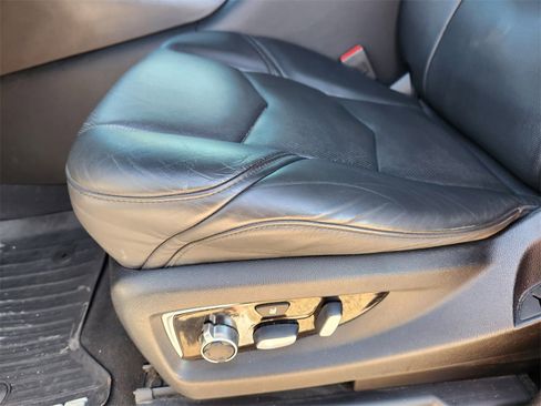 Used 2020 Cadillac Escalade Platinum image 24