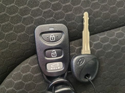 Used 2020 Hyundai Elantra SE w/ Cargo Package (C1) FWD image 32