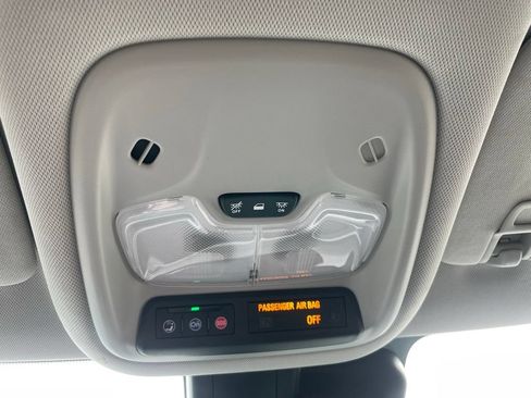 Used 2025 Chevrolet TrailBlazer LT AWD/4WD image 49