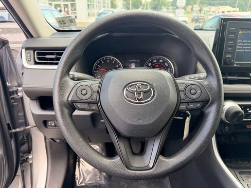Used 2022 Toyota RAV4 LE AWD/4WD image 18