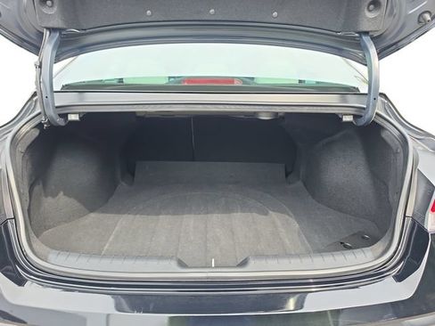 Used 2025 Hyundai Elantra Limited FWD image 18