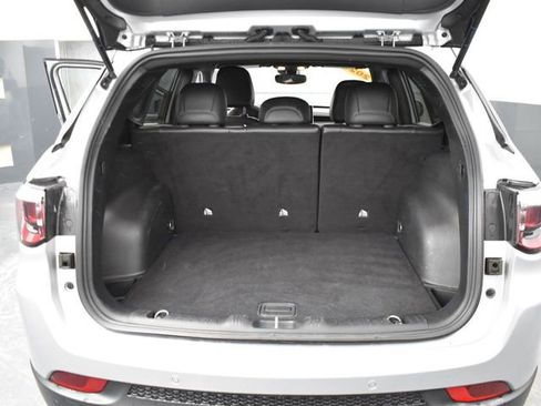 Used 2025 Jeep Compass Trailhawk image 37