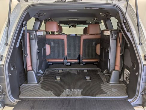 Used 2021 Toyota Land Cruiser image 33