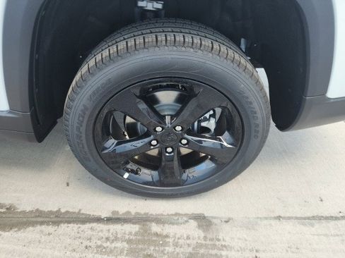 New 2025 Jeep Grand Cherokee L Limited w/ Luxury Tech Group II image 32