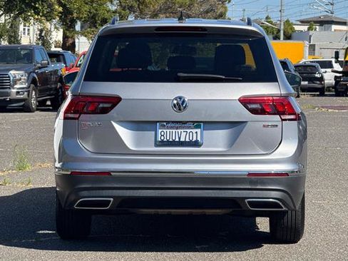 Used 2021 Volkswagen Tiguan SE w/ Panoramic Sunroof Package AWD/4WD image 4