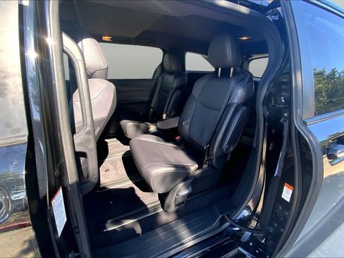 Used 2024 Toyota Sienna XLE Woodland Edition AWD/4WD image 21