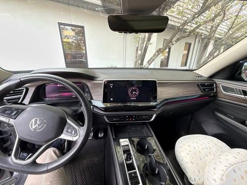 Used 2024 Volkswagen Atlas SEL Premium R-Line image 12