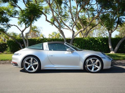 Used 2021 Porsche 911 AWD/4WD image 8