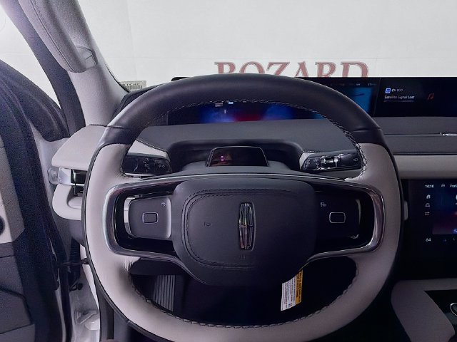New 2026 Lincoln Navigator Premiere AWD/4WD image 11
