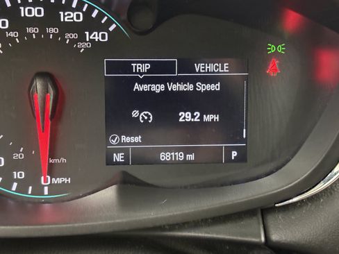 Used 2020 Chevrolet Trax LT w/ LT Convenience Package AWD/4WD image 32