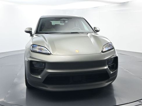 Certified 2025 Porsche Macan Electric image 18