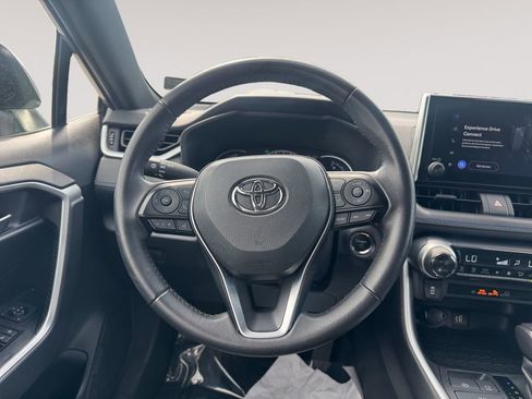 Used 2023 Toyota RAV4 SE image 12