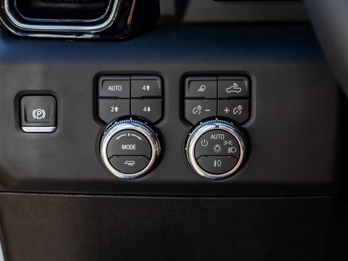 Used 2026 GMC Sierra 3500 Denali Ultimate image 22