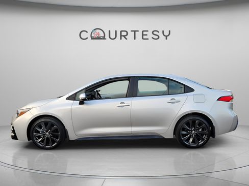 Certified 2025 Toyota Corolla SE image 2