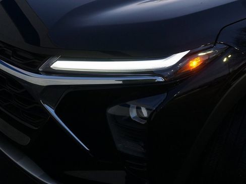 Certified 2025 Chevrolet Trax LT image 26