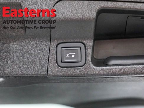 Used 2023 GMC Acadia SLT image 44