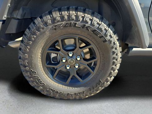 Used 2024 Jeep Wrangler Willys image 9