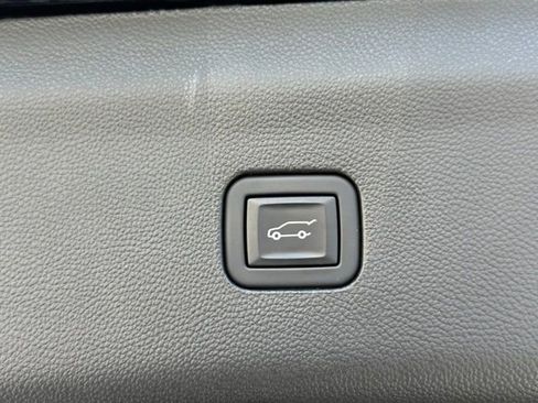 Used 2023 Buick Enclave Avenir w/ Avenir Technology Package image 37