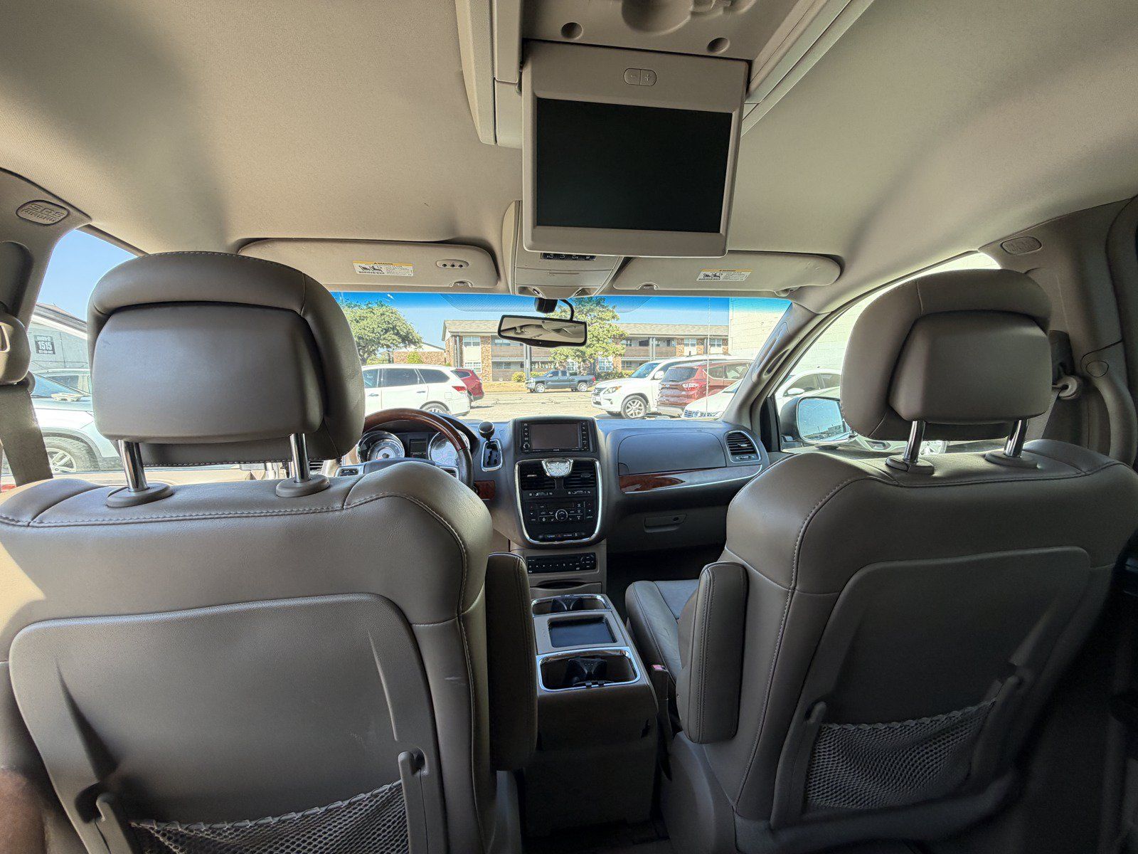 Used 2013 Chrysler Town & Country Limited FWD image 12
