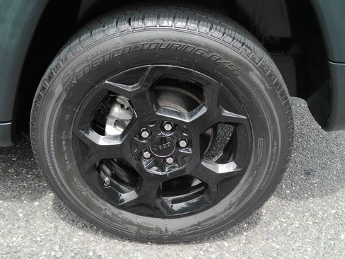 Used 2024 Jeep Compass Trailhawk AWD/4WD image 29