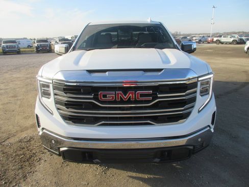 New 2026 GMC Sierra 1500 SLT image 12