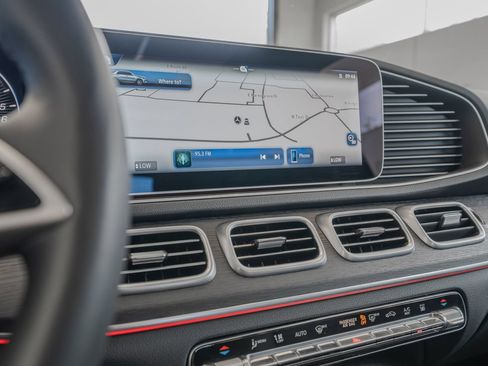 Used 2025 Mercedes-Benz GLE 450e 4MATIC image 33