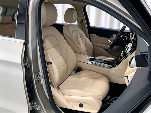 Used 2022 Mercedes-Benz GLC 300 image 6
