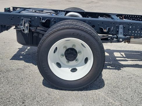 Used 2026 Isuzu NPR RWD image 5