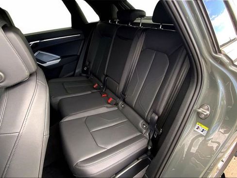 New 2025 Audi Q3 2.0T Premium image 9