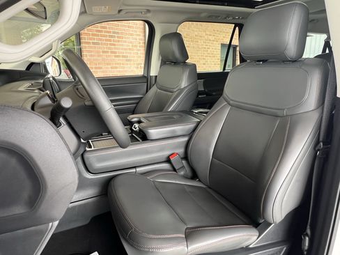 Used 2025 Ford Expedition Max Active AWD/4WD image 16