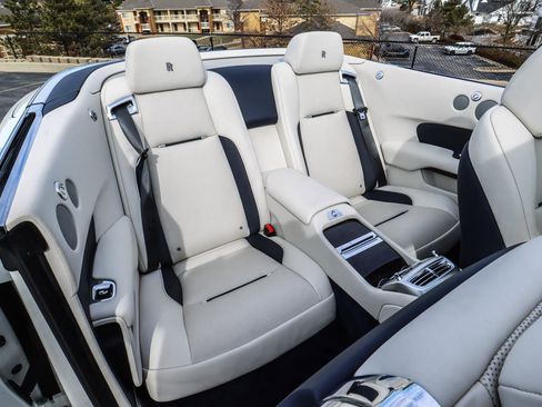 Used 2019 Rolls-Royce Dawn image 44