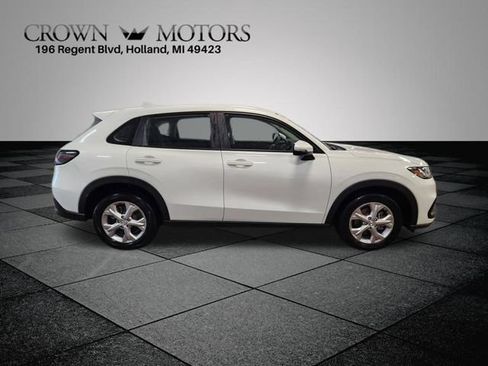 Used 2024 Honda HR-V LX image 2