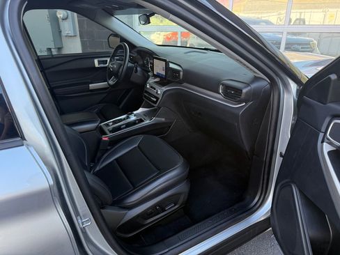 Used 2024 Ford Explorer XLT w/ Equipment Group 202A AWD/4WD image 22