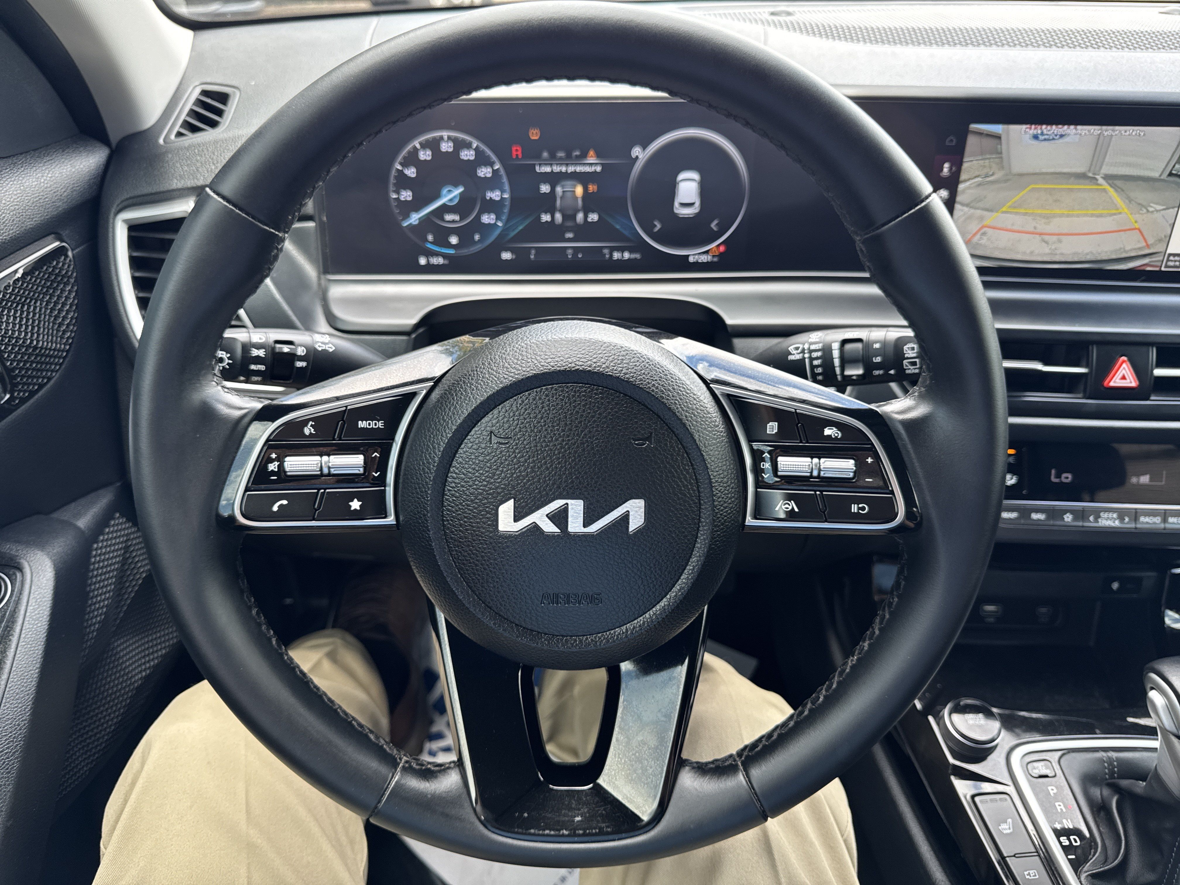 Used 2024 Kia Seltos EX FWD image 25