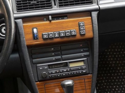 Used 1991 Mercedes-Benz 190 E 2.6 image 27