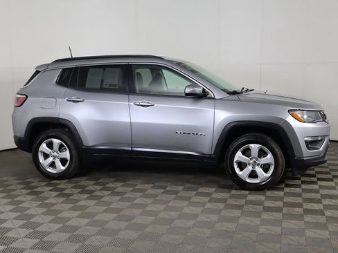 Used 2018 Jeep Compass Latitude image 11