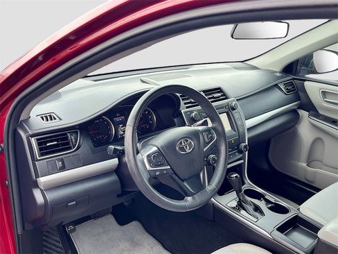 Used 2017 Toyota Camry SE image 9