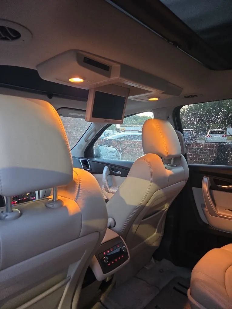 Used 2012 GMC Acadia SLT w/ LPO, 'HIT The Road' Package FWD image 16