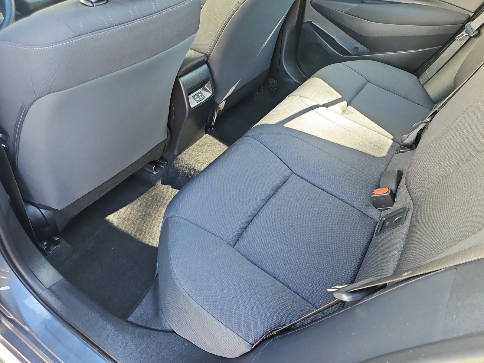 Used 2025 Toyota Corolla LE FWD image 30