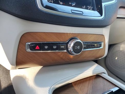 Used 2021 Volvo XC90 T6 Momentum w/ Climate Package AWD/4WD image 22
