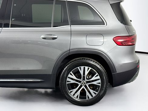 Used 2024 Mercedes-Benz GLB 250 4MATIC image 38
