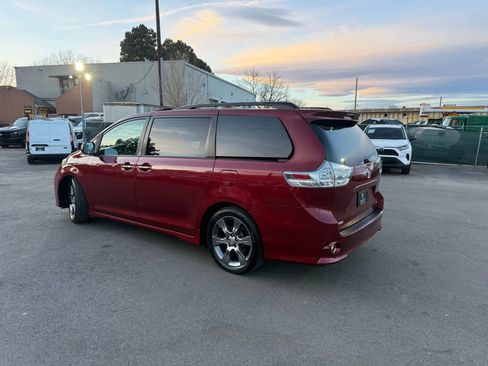 Used 2015 Toyota Sienna SE Premium image 5