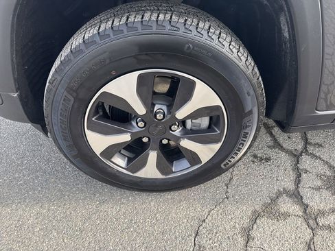 Used 2023 Jeep Grand Cherokee 4WD 4xe image 9