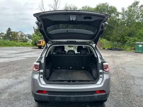 Used 2018 Jeep Compass Latitude w/ Cold Weather Group AWD/4WD image 16