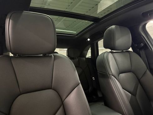 Certified 2026 Porsche Macan AWD/4WD image 23