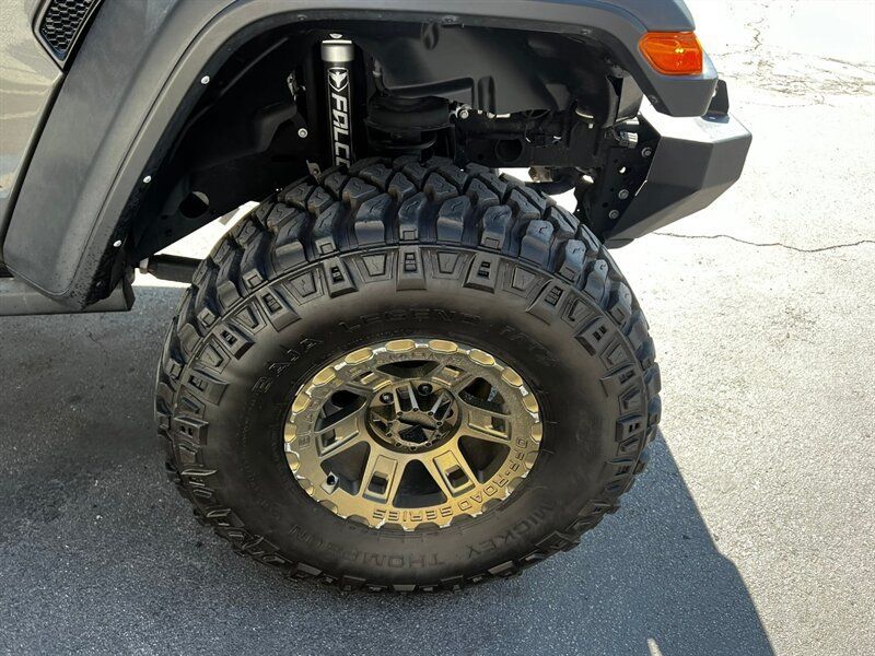 Used 2022 Jeep Gladiator Rubicon w/ Trailer Tow Package AWD/4WD image 13