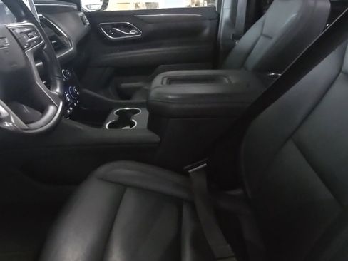 Used 2022 Chevrolet Suburban Z71 image 4