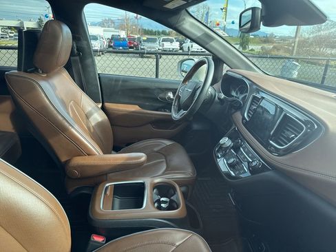 Used 2020 Chrysler Pacifica Limited w/ Advanced Safetytec Group image 4