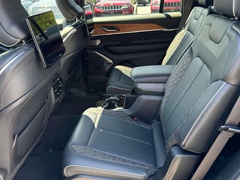 Used 2025 Jeep Grand Cherokee L Summit AWD/4WD image 15