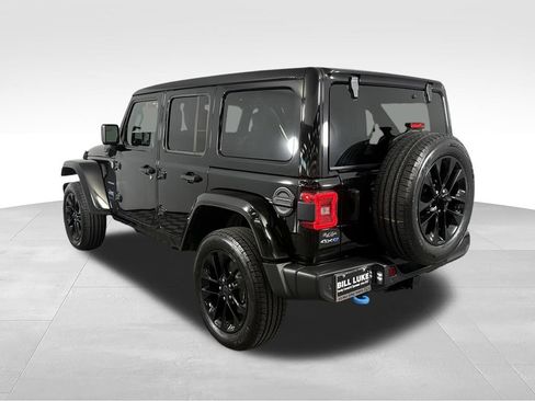 Used 2024 Jeep Wrangler Unlimited Sahara w/ Technology Group AWD/4WD image 9